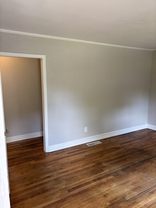 Building Photo - 505 Corona St SW