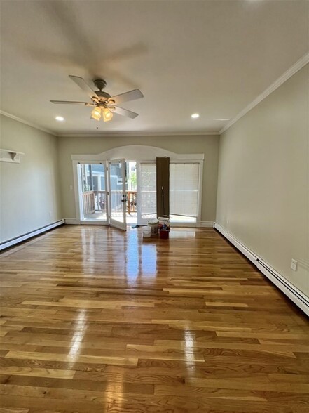 Primary Photo - 241 W 5th St