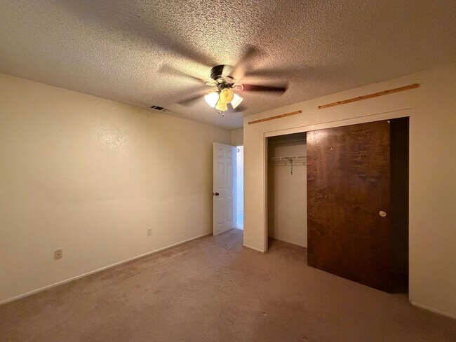 Building Photo - 3 Bedroom 2 Bathroom House with 2 Car Garage Located in Lenwood