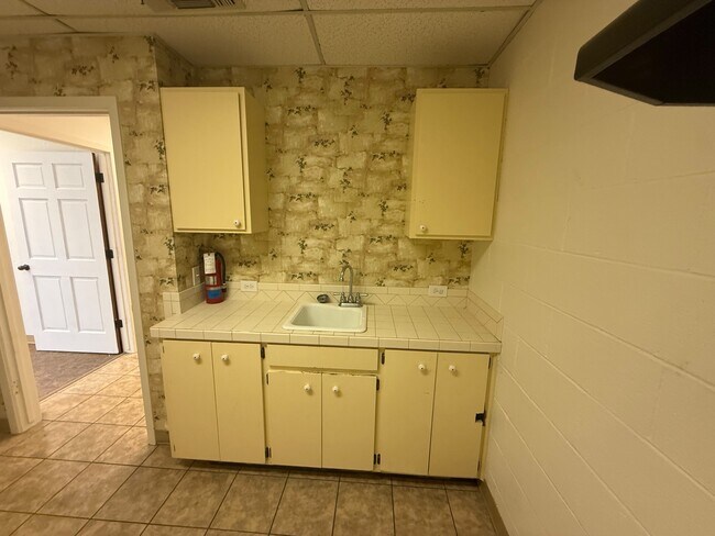 Building Photo - 203 N Ave D