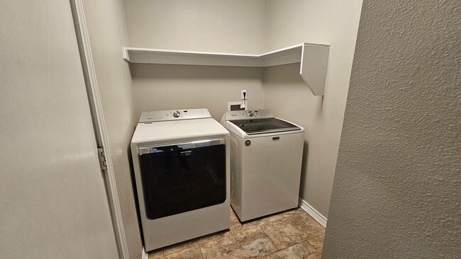 Building Photo - 2115 Glenwood Ln