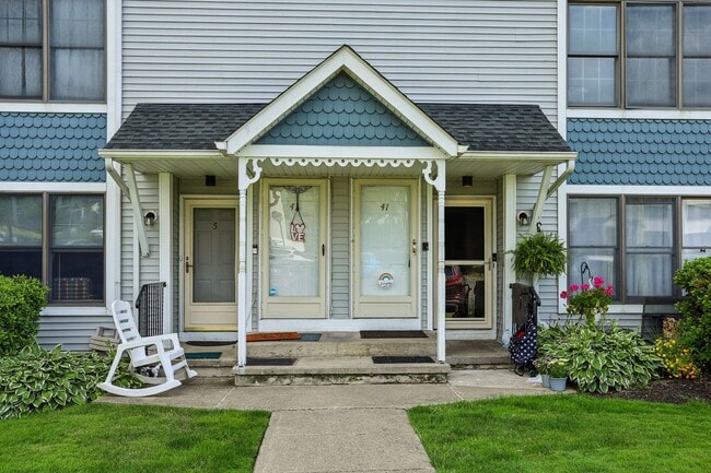 Building Photo - 41 Burlington Ct