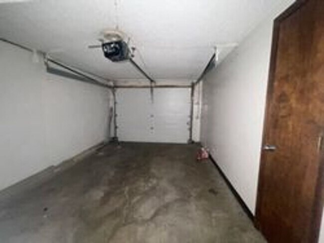 Building Photo - 1201 N 64 St