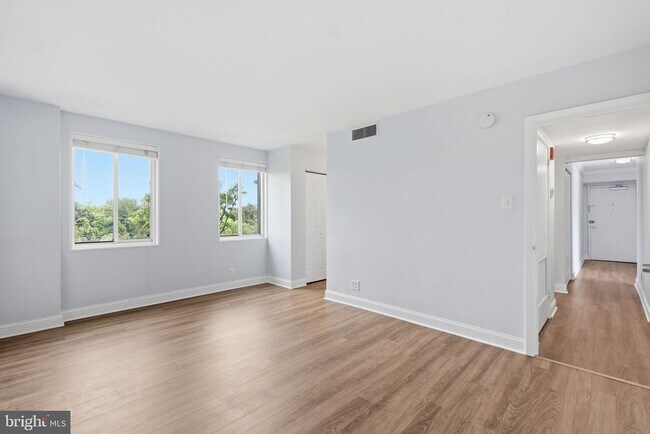 Building Photo - 8315 N Brook Ln