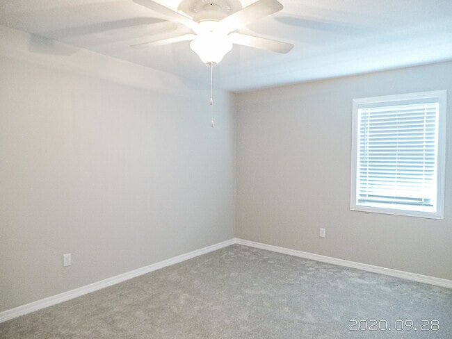 Building Photo - 723 S Berthe Ave