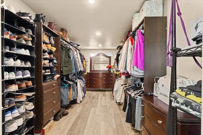 Building Photo - 1540 Souvenir Dr