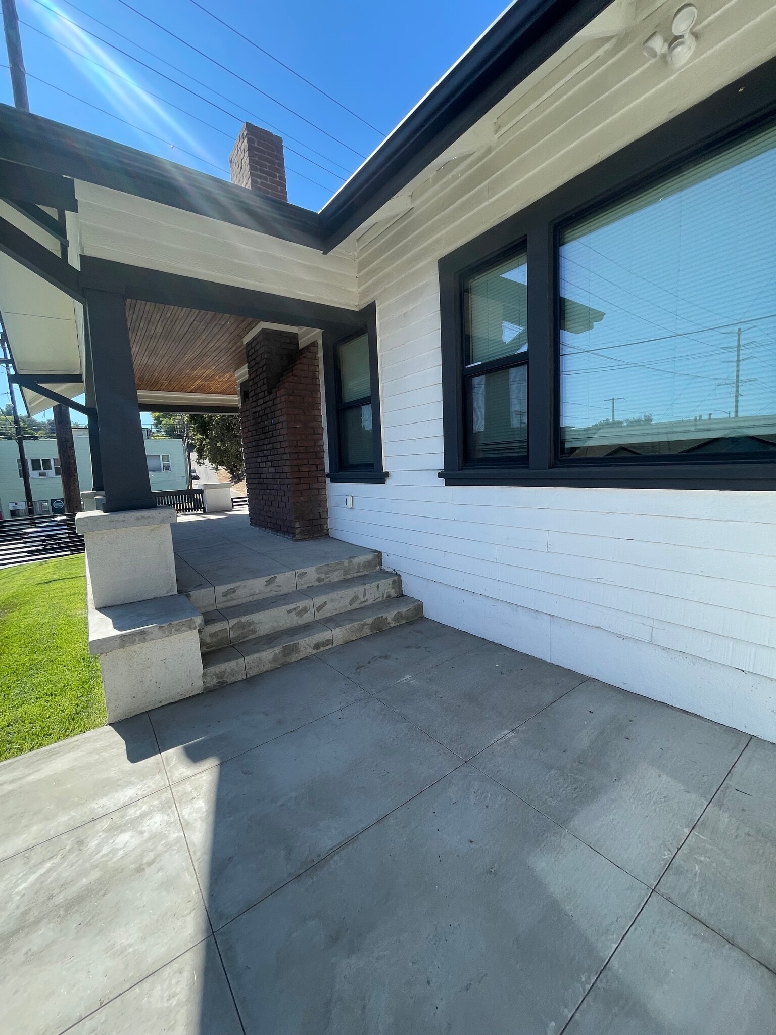 side yard with space of grill/ patio - 6902 N Figueroa St