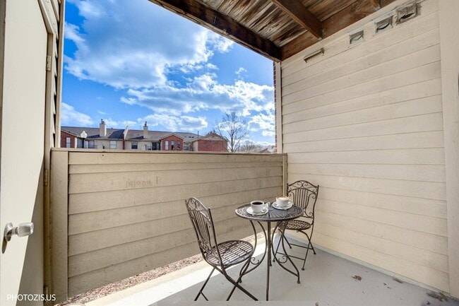 Building Photo - 1955 N Hicks Rd