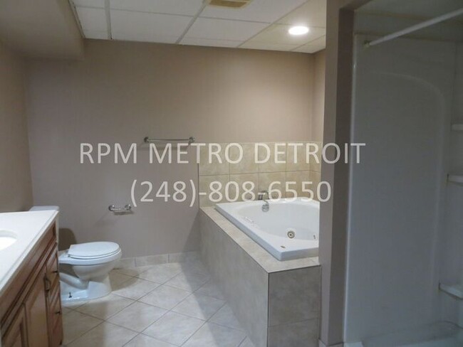 Building Photo - Sterling Heights Condo(16 Mile & Mound)