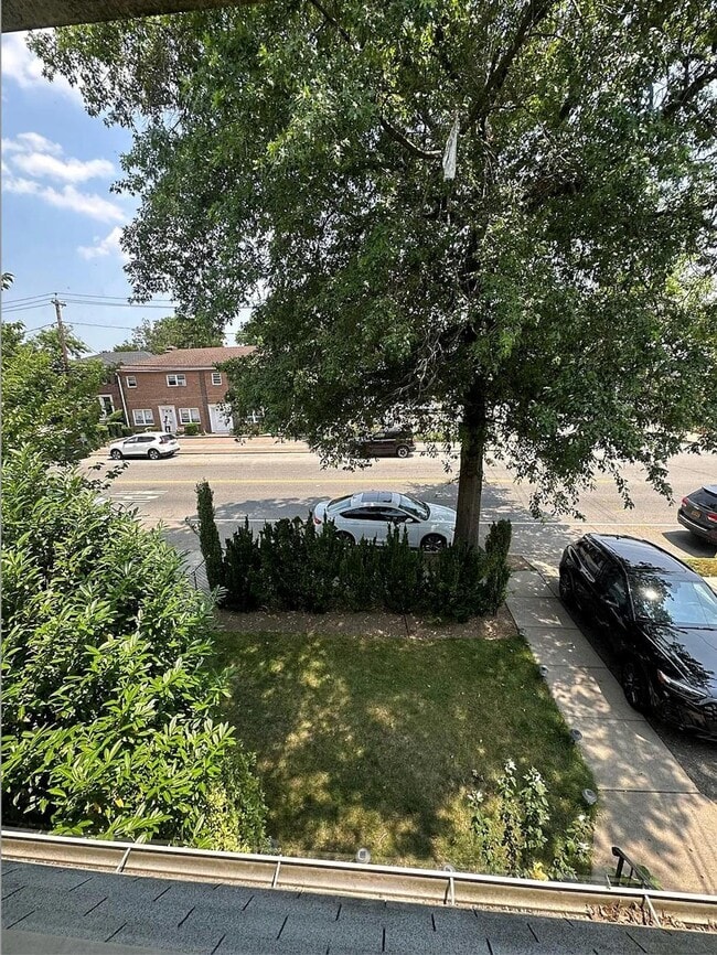 Building Photo - 137 Nassau Blvd