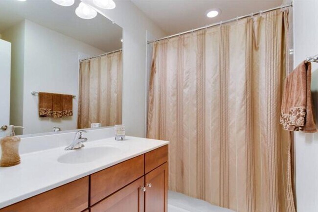 Building Photo - 2149 Red Vine Dr