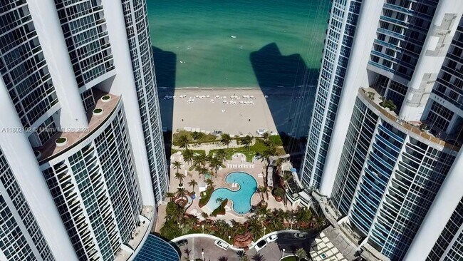 Building Photo - 18201 Collins Ave