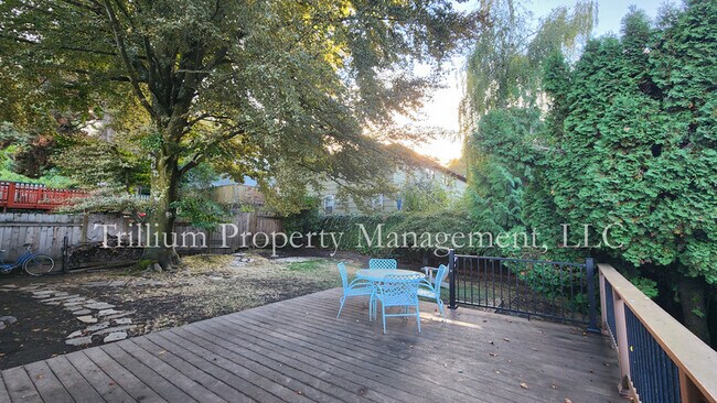 Building Photo - 215 SE 74th Ave