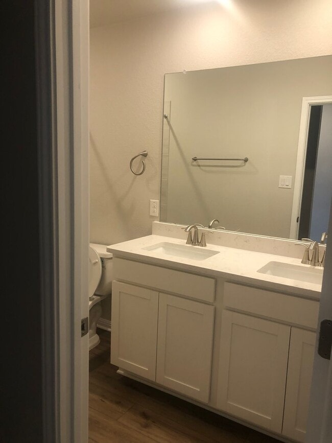 Building Photo - -=Available April 2026=-  4BR/2BA w/ Fenced Yard + Covered Parking in Hutto, TX