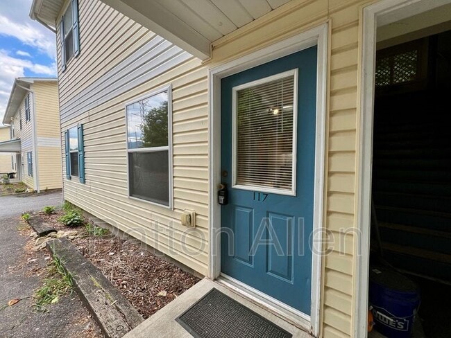 Building Photo - 133 Citadel Dr