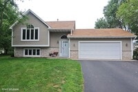 Building Photo - Spacious 5BR Home on Cul-de-Sac – Available June 1