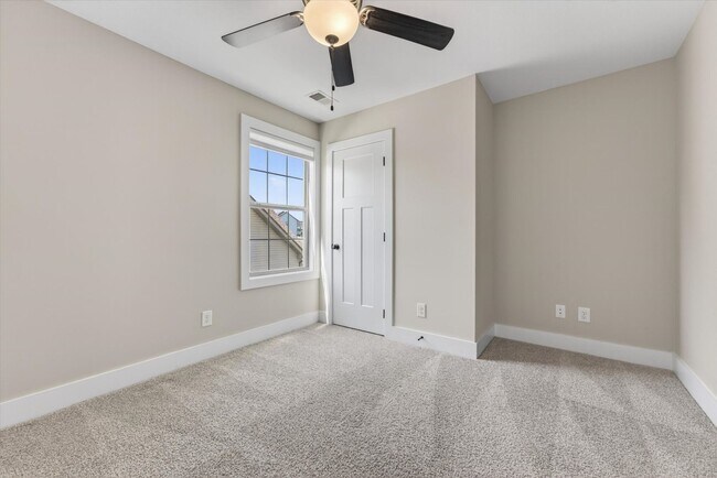 Building Photo - Pet Friendly Three Bedroom!