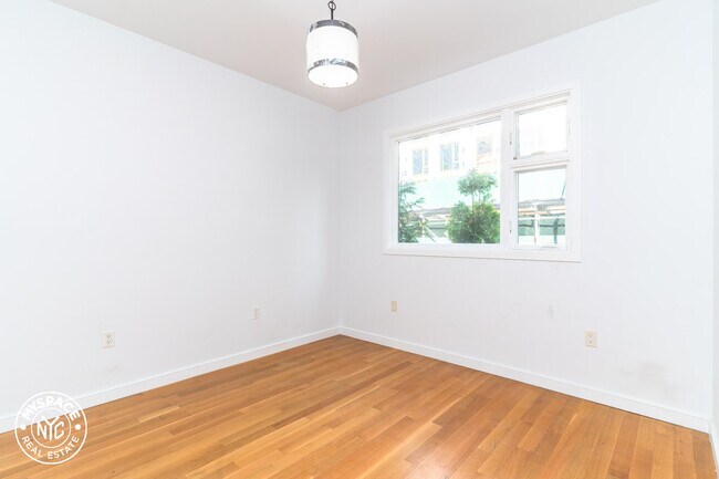 Building Photo - 474 Grand Ave