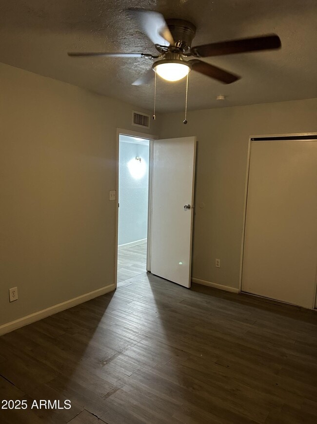 Building Photo - 5415 W Lynwood St