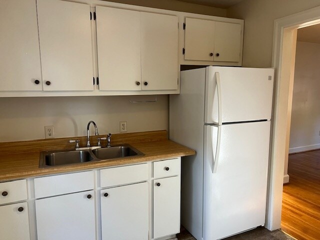 kitchen - 490 E Indiana Ave