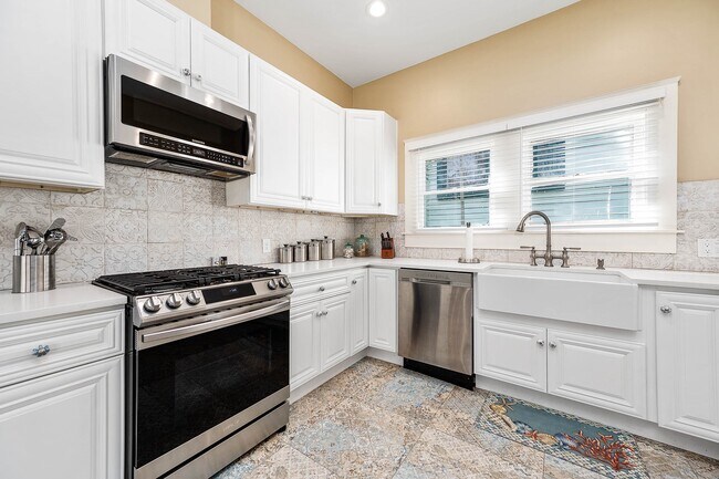 Building Photo - 3811 Avenue O