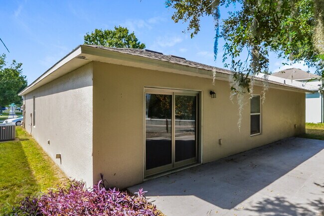 Building Photo - 1504 Sterns Dr