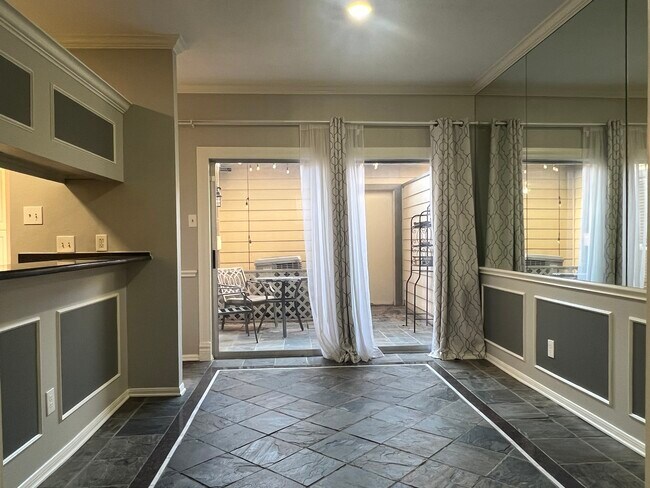 Building Photo - 736 Country Pl Dr