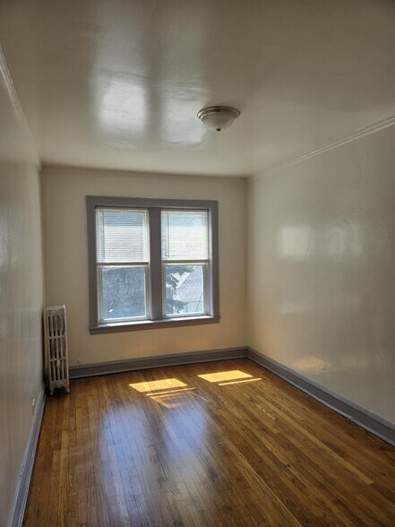Building Photo - 836 N Massasoit Ave
