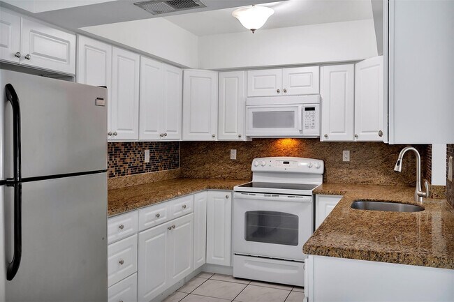 Building Photo - 1049 NW 30th Ct