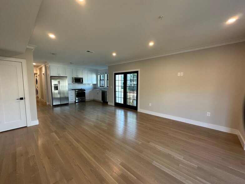 Building Photo - 279 Lamartine St