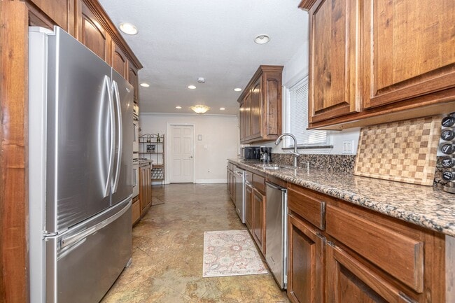 Building Photo - 3 Bedroom 2 Bath Back Bay Luxury Rental Home