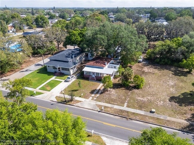 Building Photo - 2384 Lakeview Dr