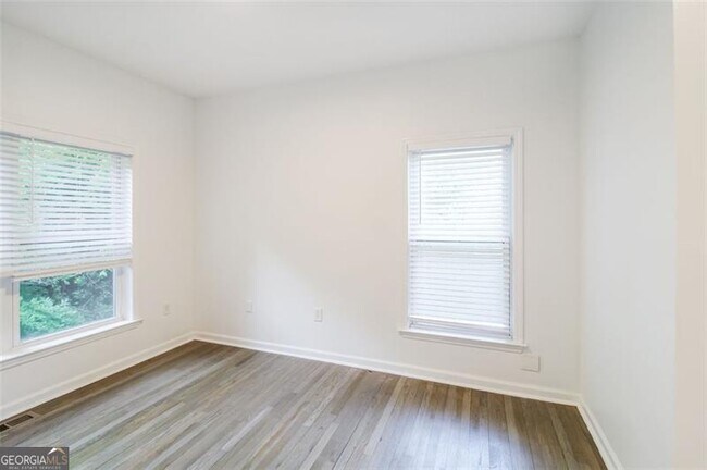 Building Photo - 1070 4th St NW