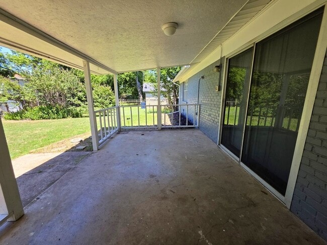 Building Photo - 209 Eller Ave