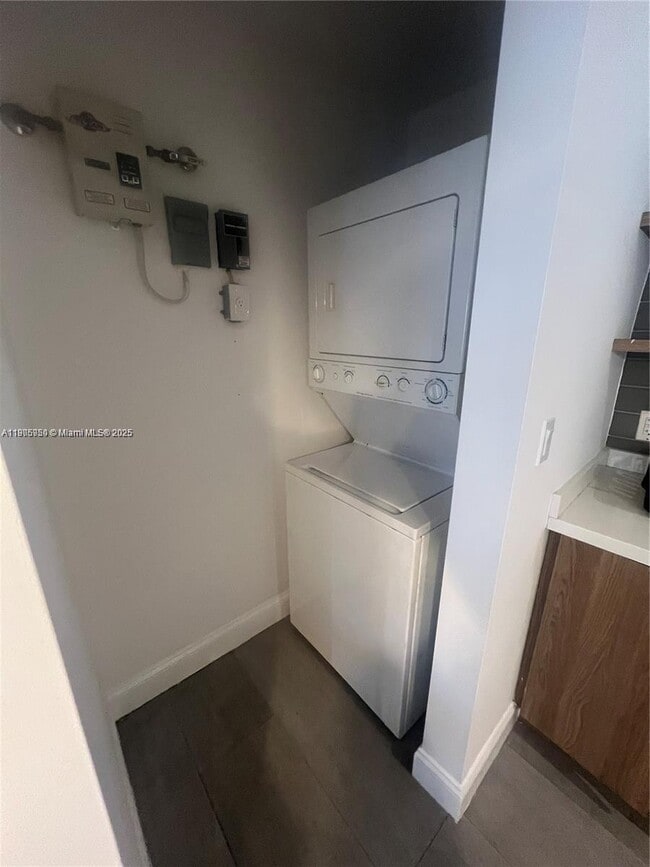 Building Photo - 920 SW 9th St