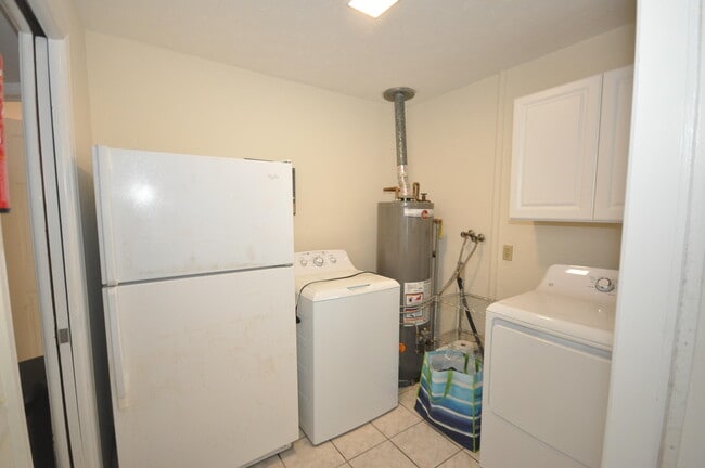 Building Photo - 10 Evergreen Dr