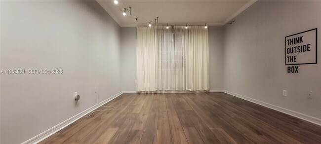 Building Photo - 2891 NE 185th St