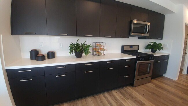 Building Photo - Your New Sanctuary Awaits!