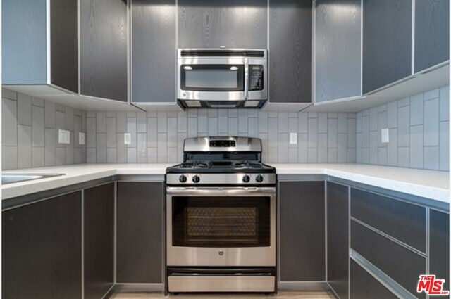 Primary Photo - 1439 N Poinsettia Pl