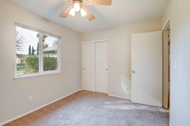 Building Photo - Updated 3 Bedroom Home on Quiet Court with Covered Patio