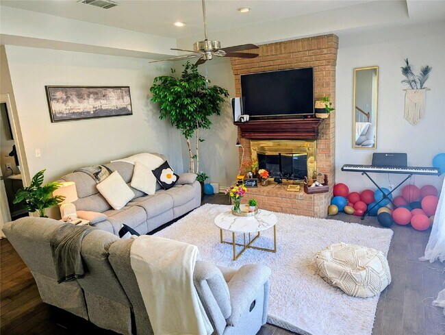 Building Photo - Exceptional Home in Arlington – Great Layout & Prime Location