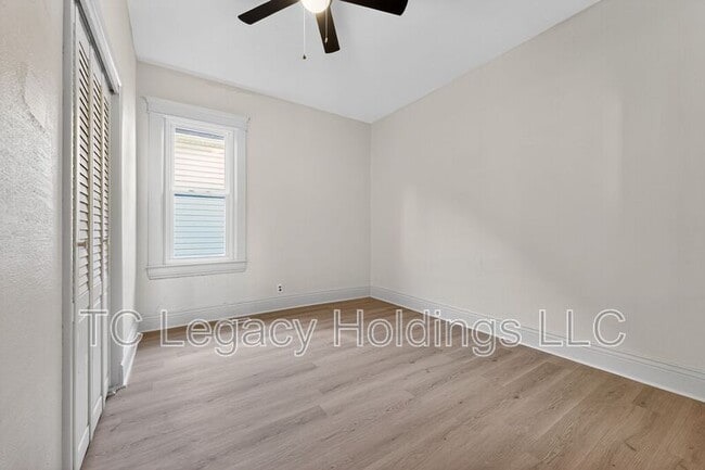 Building Photo - 115 Martin St