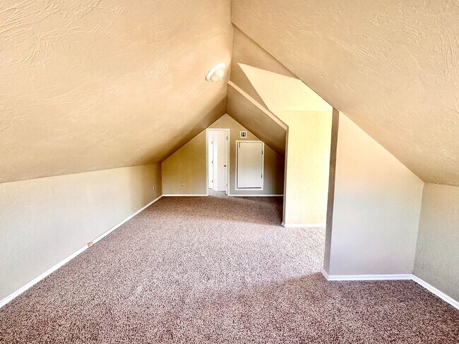 Building Photo - Spacious 4 Bed in Deer Creek - Move in Deposit-Free!(If Qualified)