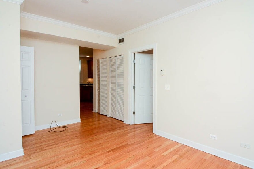 Building Photo - 3237 N Clifton Ave