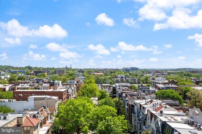Building Photo - 1390 Kenyon St NW
