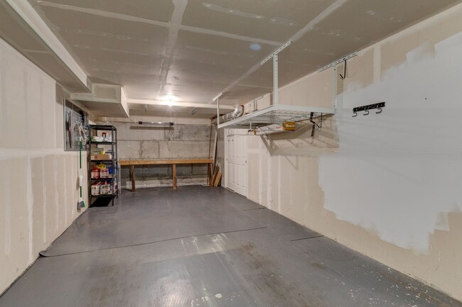 Building Photo - 3 Bedroom, 2.5 Bath Condo in Madrona Heights - Water/Sewer/Garbage included!