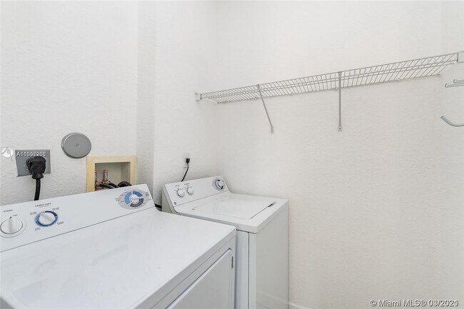 Building Photo - 15244 SW 9th Way
