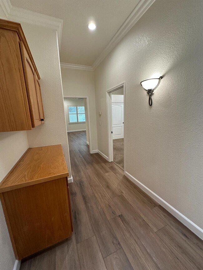 Building Photo - 7026 N Warren Ave