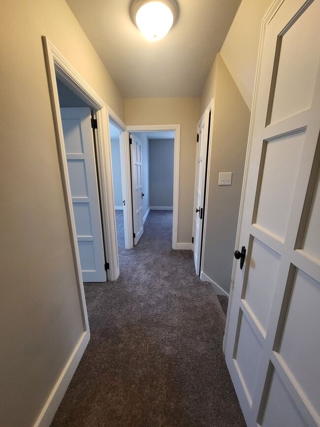 Building Photo - Newly renovated 3 bedroom house in Brookli...