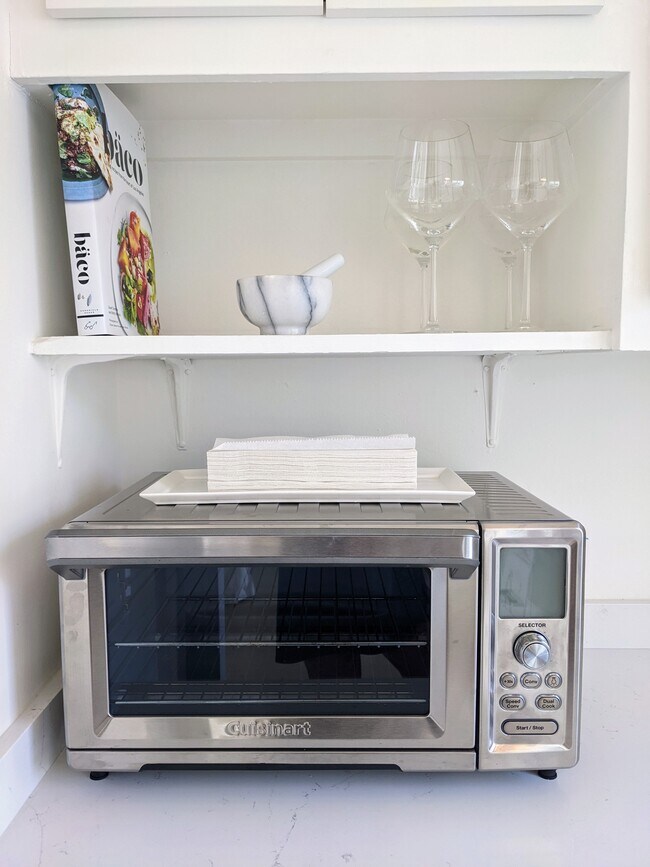 Building Photo - 411 Linnie Canal